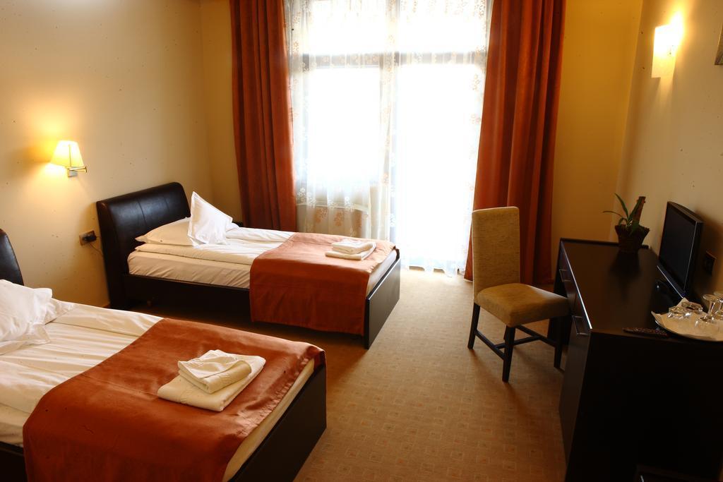 Hotel Transilvania Залэу Экстерьер фото