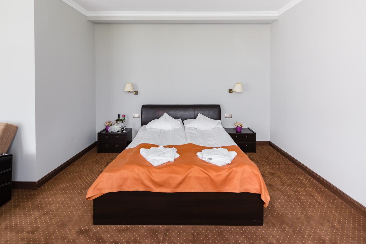 Hotel Transilvania Залэу Экстерьер фото